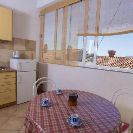 Beachfront Andrijevic בית הארחה