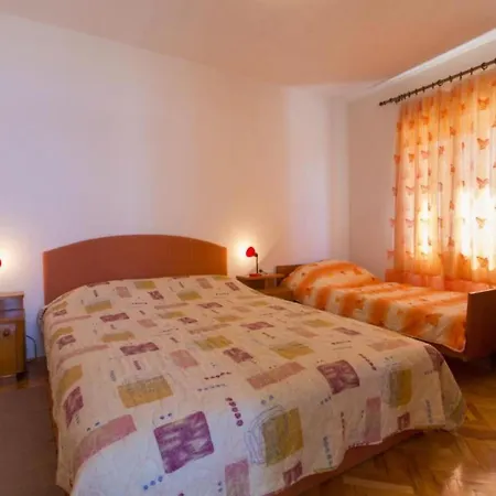 Beachfront Andrijevic בית הארחה בריסט