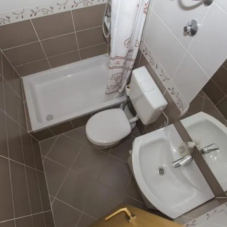 בית הארחה Beachfront Andrijevic