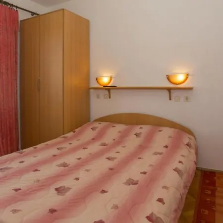 Beachfront Andrijevic בית הארחה