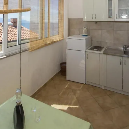 Beachfront Andrijevic בית הארחה 3*