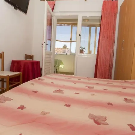 בית הארחה Beachfront Andrijevic 3*