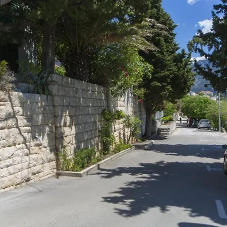 Beachfront Andrijevic בית הארחה בריסט