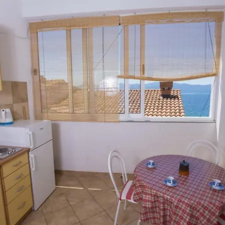 Beachfront Andrijevic Guest house 3*