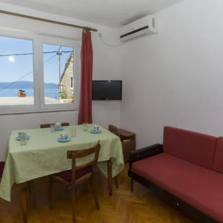 Beachfront Andrijevic Affittacamere