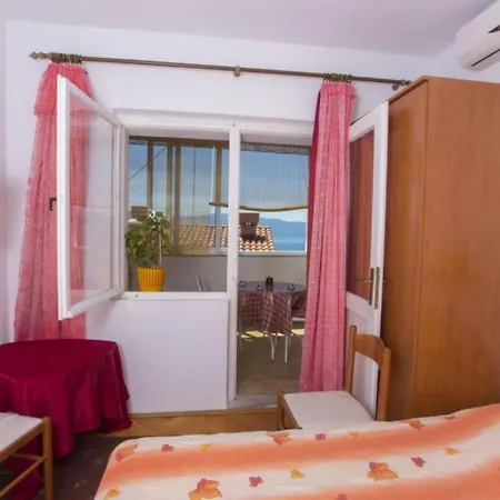 Affittacamere Beachfront Andrijevic 3*